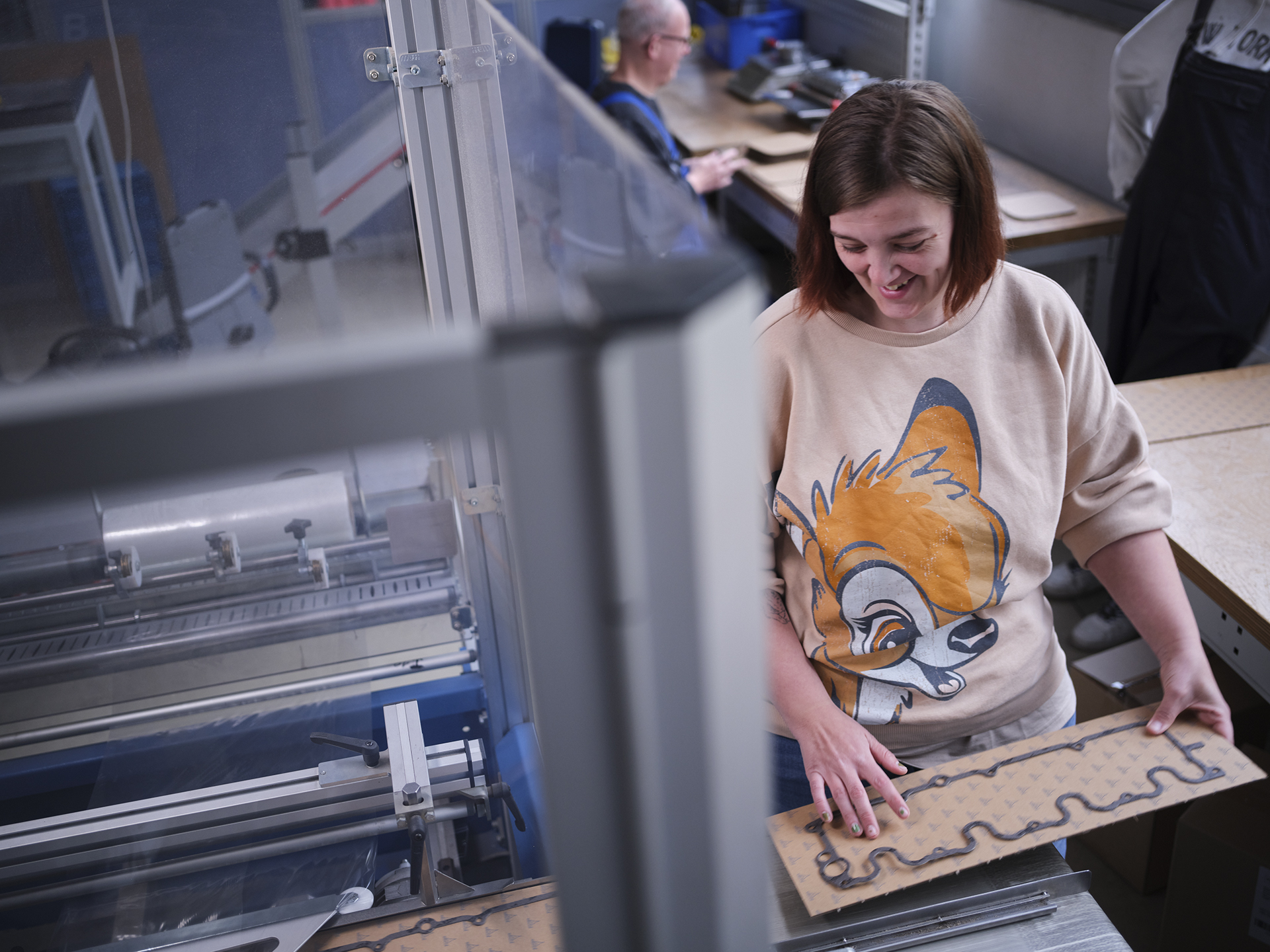 Gruppenbild der Teilnehmer*innen vor der Werkstatt
